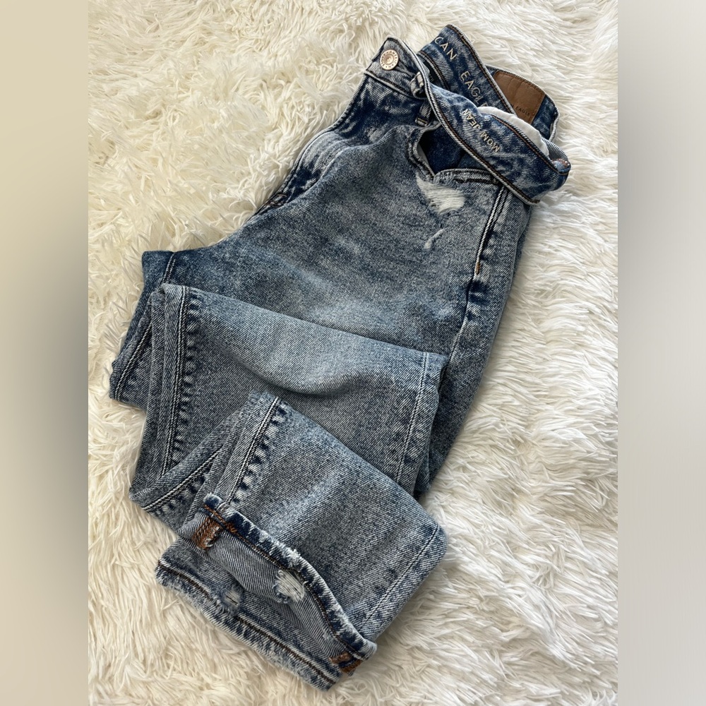American eagle stretch high waisted mom jeans relaxed through leg medium wash